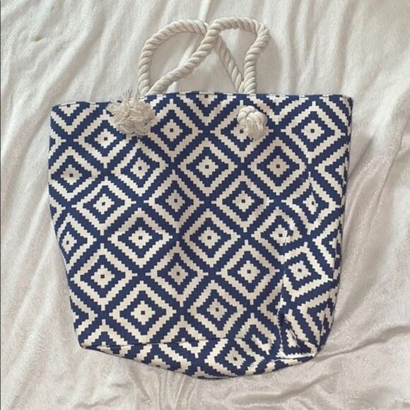 Summer and Rose Blue and White Chevron Tote Bag | Sz OS - Picture 3 of 5